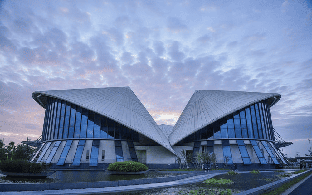 Nhà hát sở hữu kiến trúc độc đáo cùng vị trí đắc địa